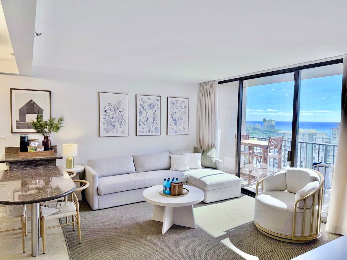 23FL-Waikiki Gem-1BR w/Partial Ocean Views - Photo 1