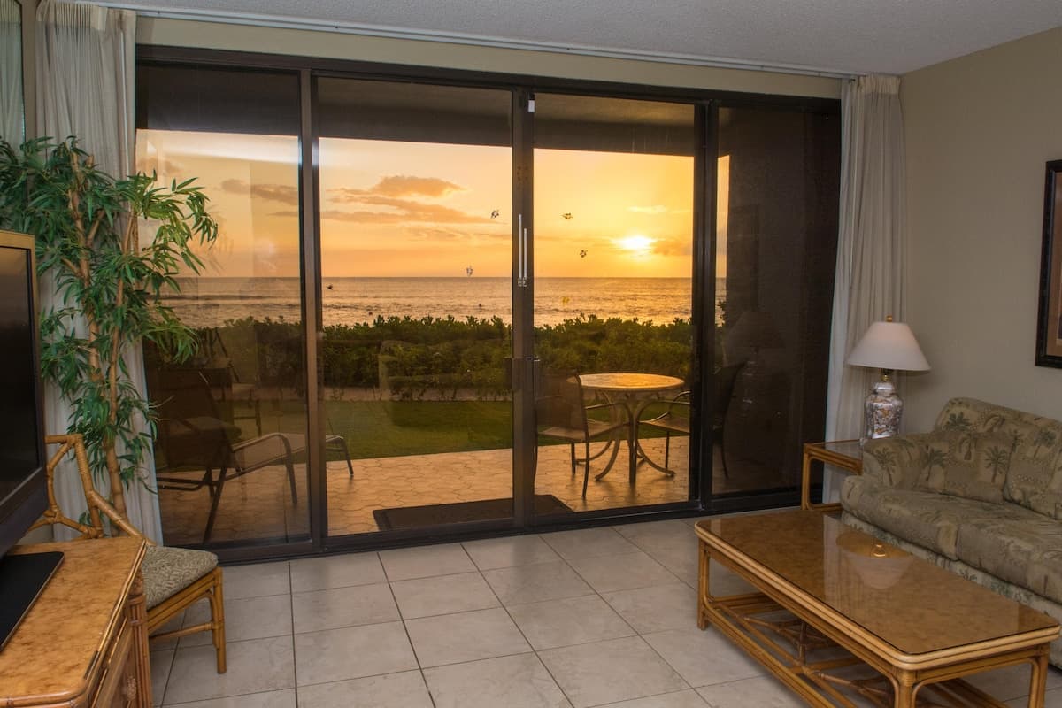 Condo in Lahaina · ★4.71 · 2 bedrooms · 3 beds · 2 baths - Photo 1