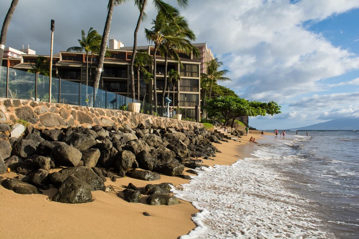 Condo in Lahaina · ★4.71 · 2 bedrooms · 3 beds · 2 baths - Photo 2