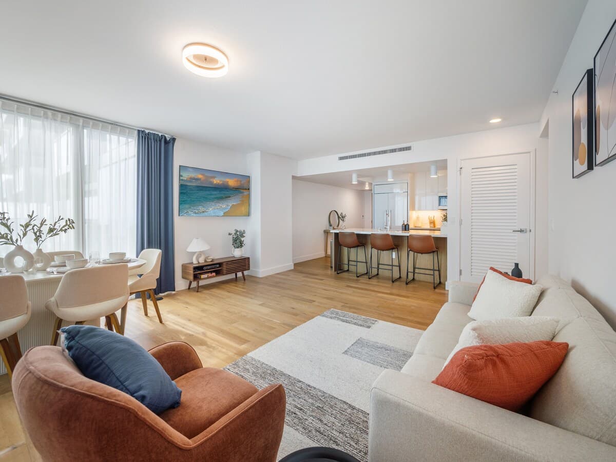 Condo in Honolulu · ★5.0 · 2 bedrooms · 3 beds · 2 private baths - Photo 3