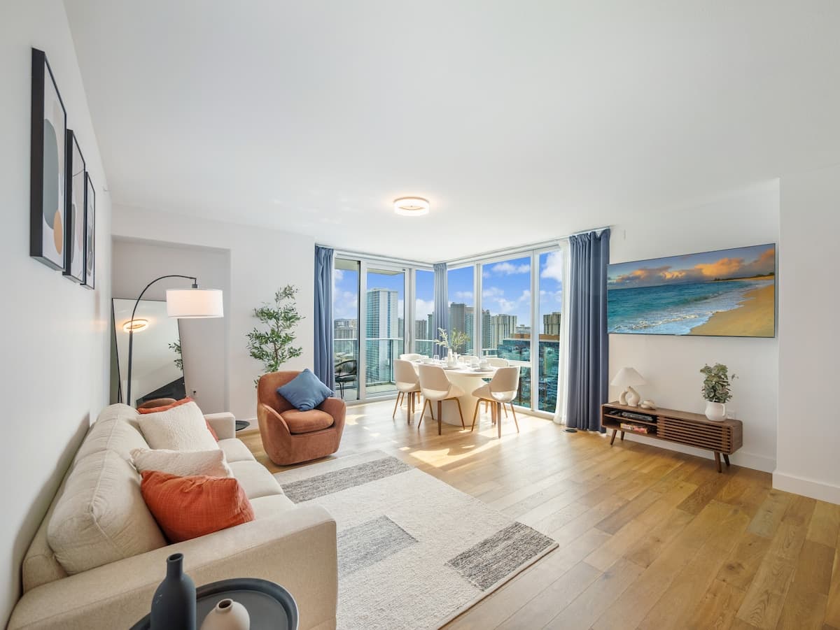 Condo in Honolulu · ★5.0 · 2 bedrooms · 3 beds · 2 private baths - Photo 1