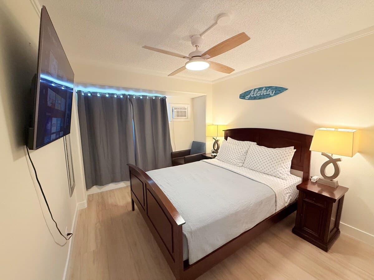 Steps to Waikiki Beach: 2BR with Free Parking - Photo 2