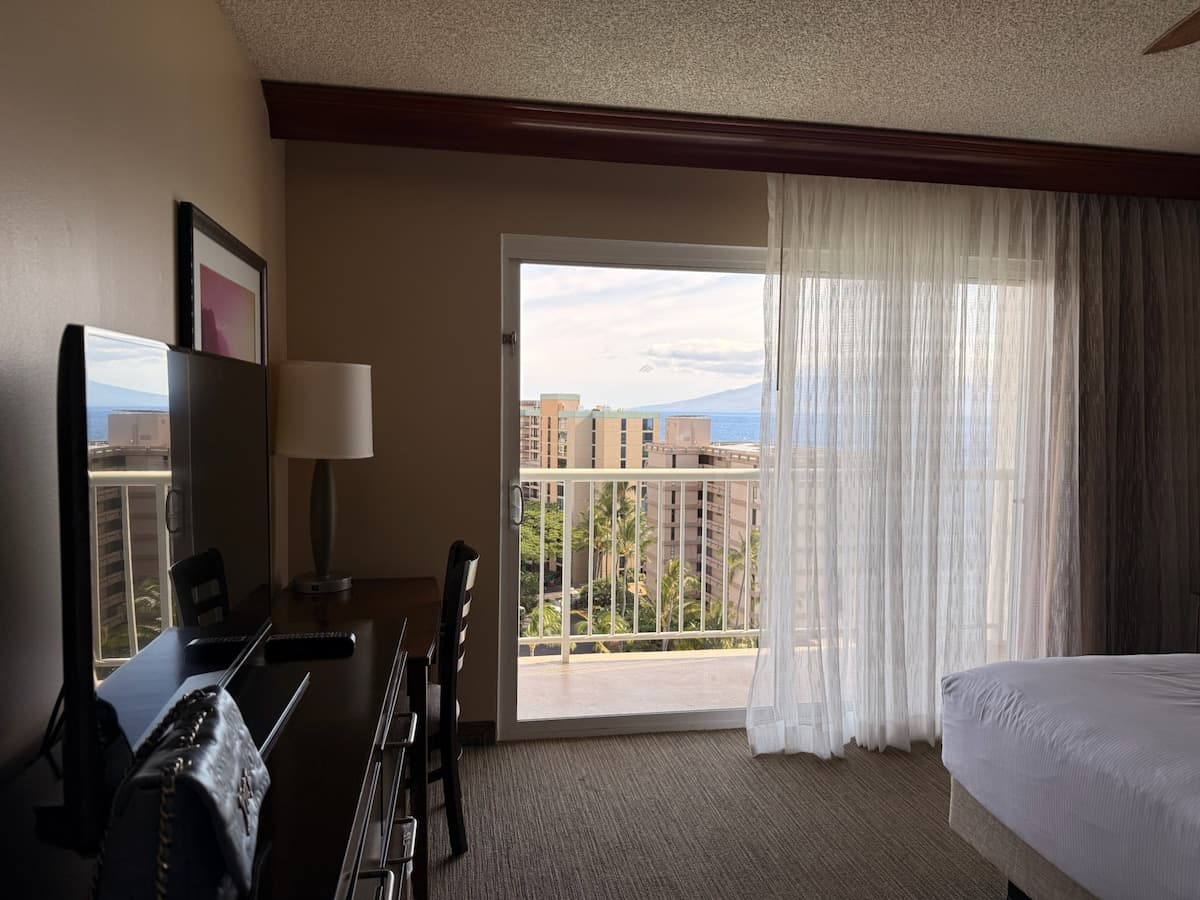 Condo in Lahaina · ★4.5 · 1 bedroom · 2 beds · 1 private bath - Photo 2