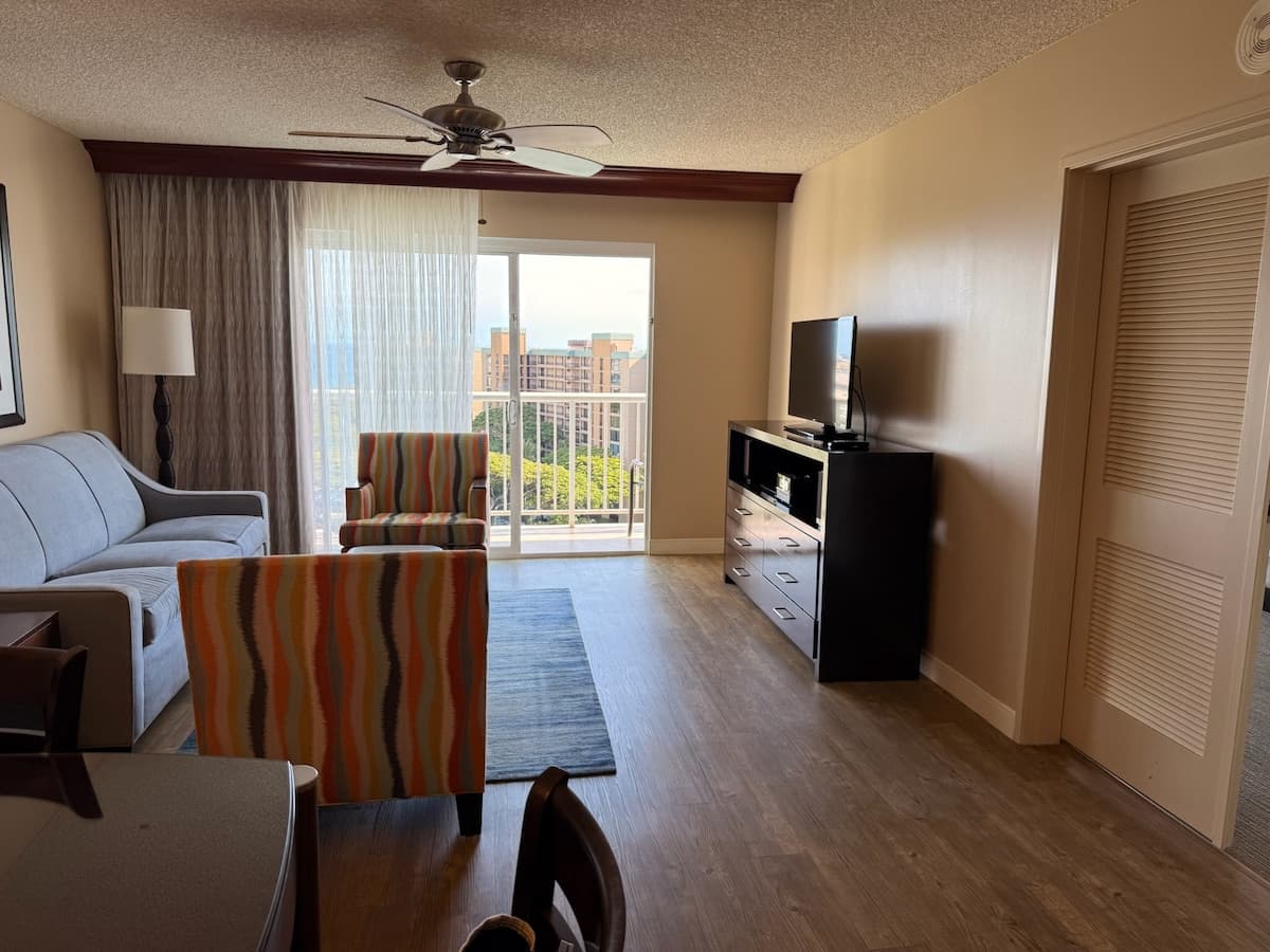 Condo in Lahaina · ★4.5 · 1 bedroom · 2 beds · 1 private bath - Photo 4