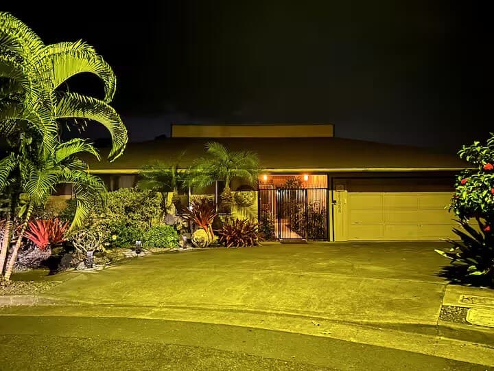 Home in Kailua-Kona · ★4.95 · 3 bedrooms · 4 beds · 2 private baths - Photo 1