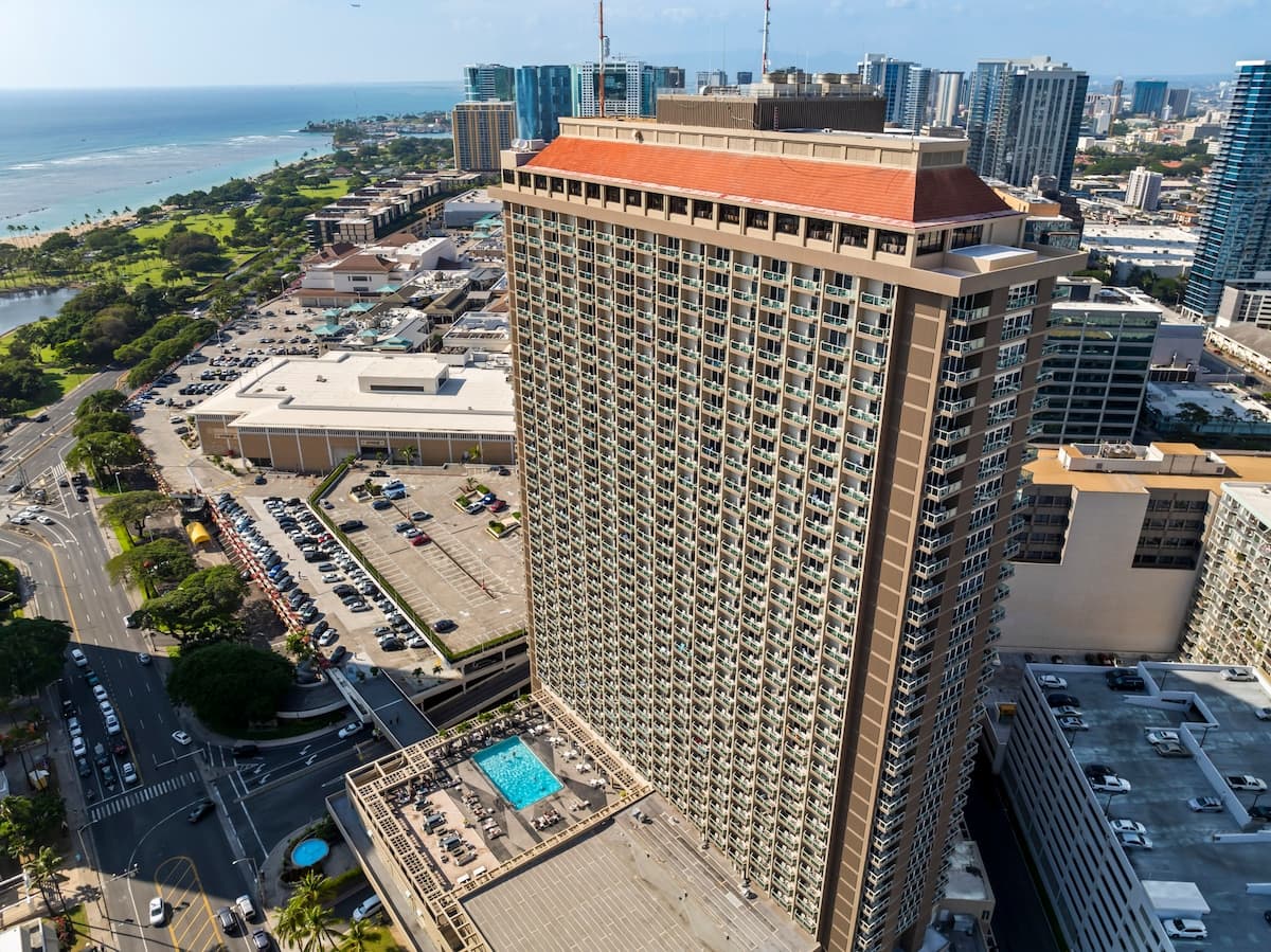 Condo in Honolulu · ★4.85 · Studio · 1 bed · 1 private bath - Photo 2
