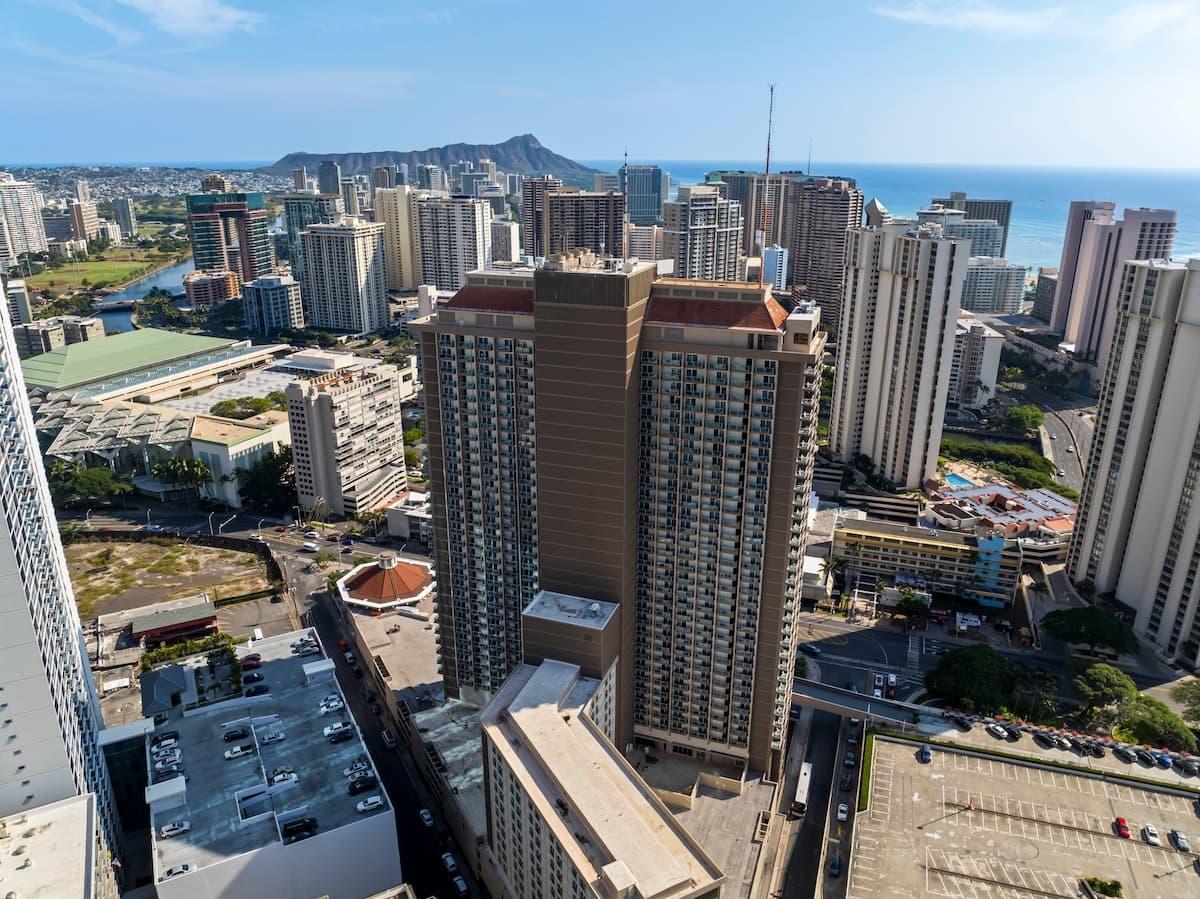 Condo in Honolulu · ★4.85 · Studio · 1 bed · 1 private bath - Photo 5