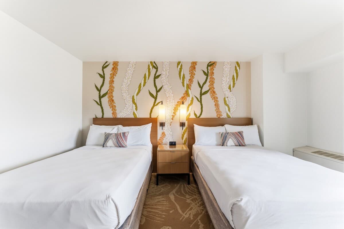 Condo in Honolulu · ★4.94 · Studio · 2 beds · 1 private bath - Photo 2