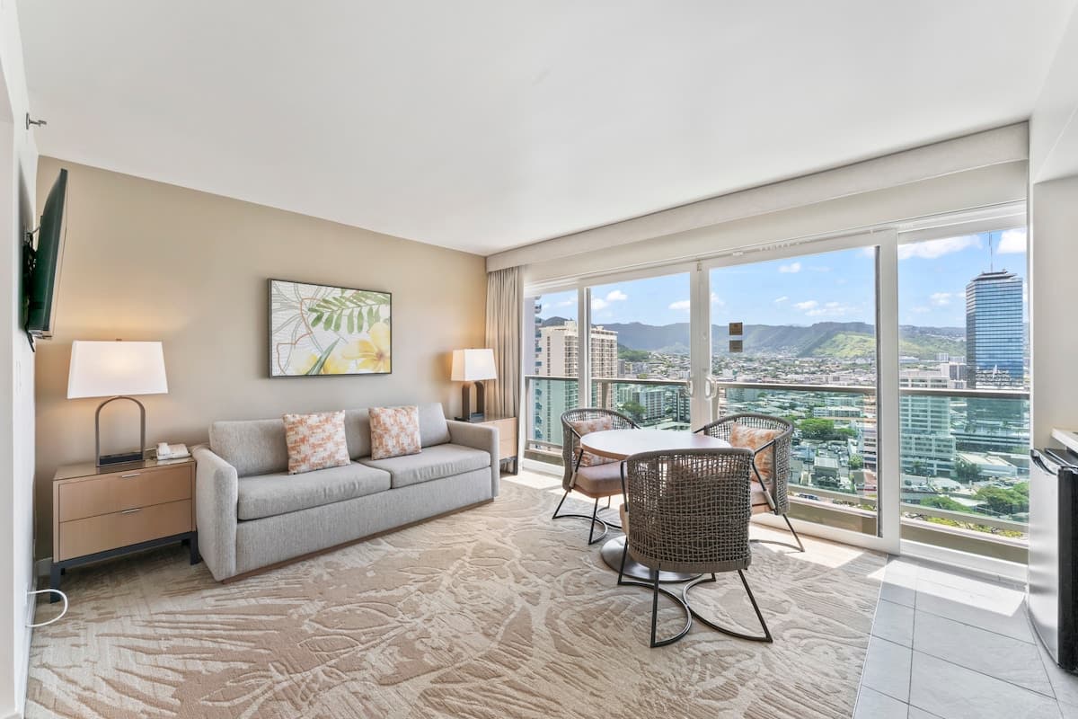 Condo in Honolulu · ★4.77 · 1 bedroom · 2 beds · 1 private bath - Photo 1