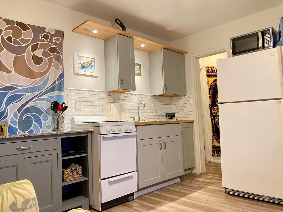 Guesthouse in Captain Cook · ★4.85 · 2 bedrooms · 2 beds · 1 private bath - Photo 4