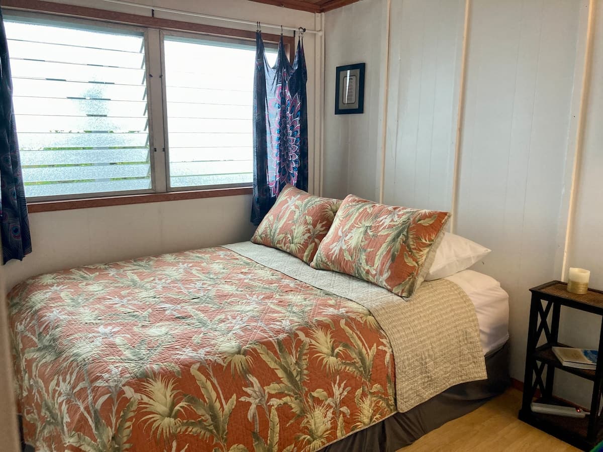 Guesthouse in Captain Cook · ★4.85 · 2 bedrooms · 2 beds · 1 private bath - Photo 2