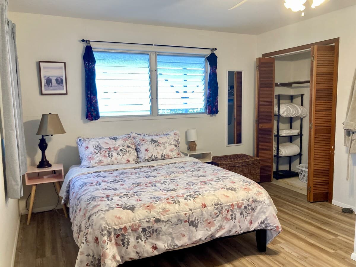 Guesthouse in Captain Cook · ★4.85 · 2 bedrooms · 2 beds · 1 private bath - Photo 1