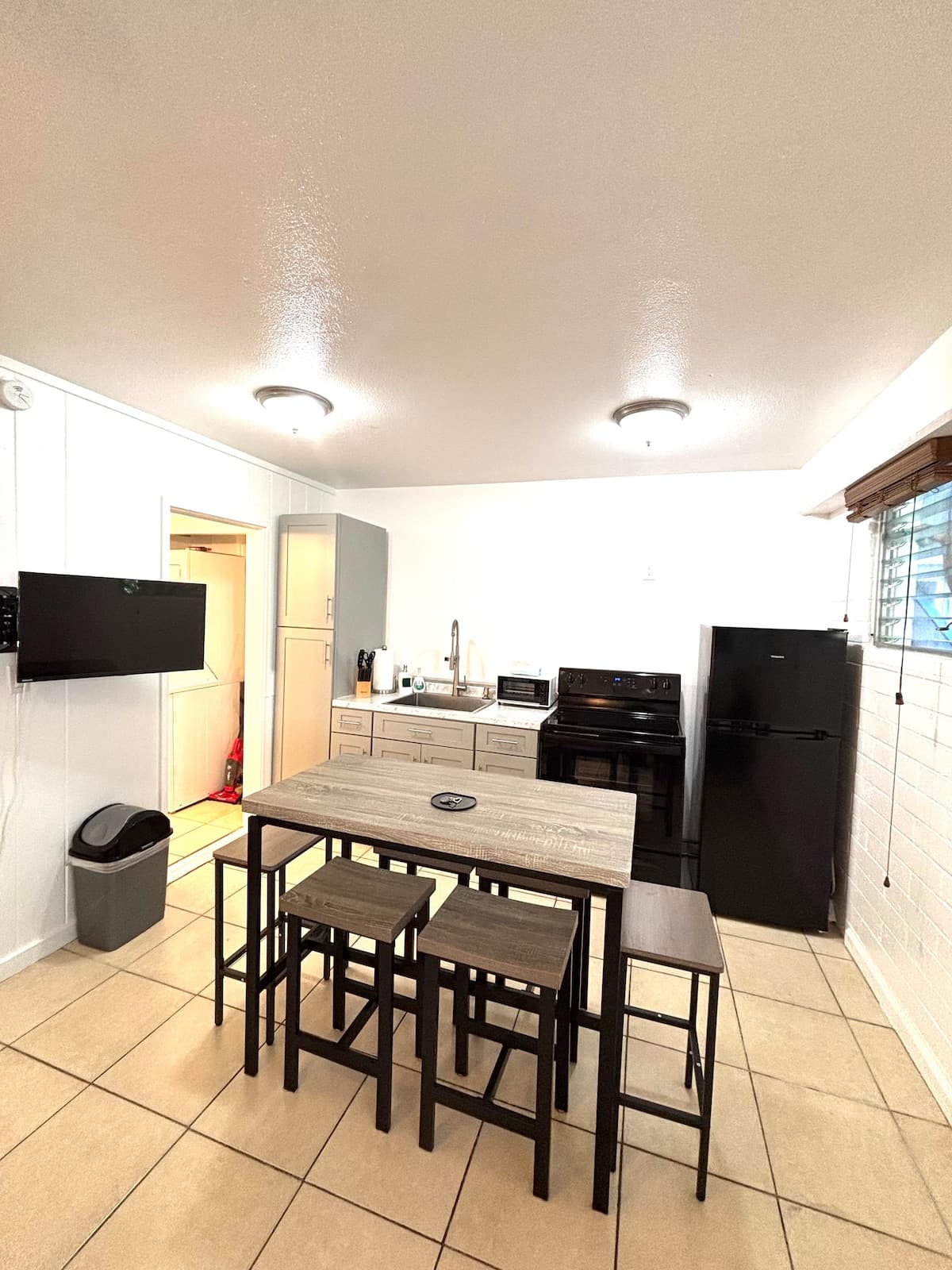 1-bedroom Center of Waikiki Kitchen WiFi Beach - Photo 3