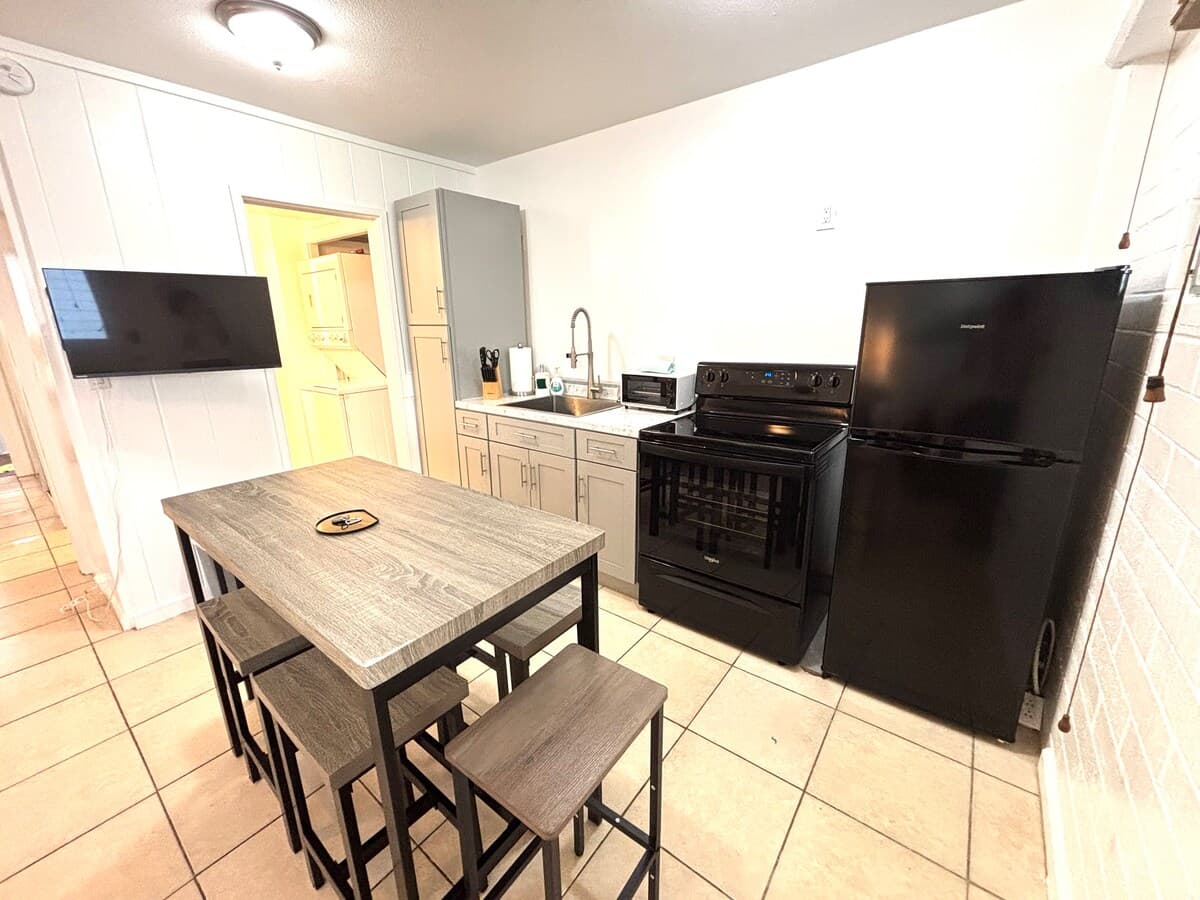 1-bedroom Center of Waikiki Kitchen WiFi Beach - Photo 2