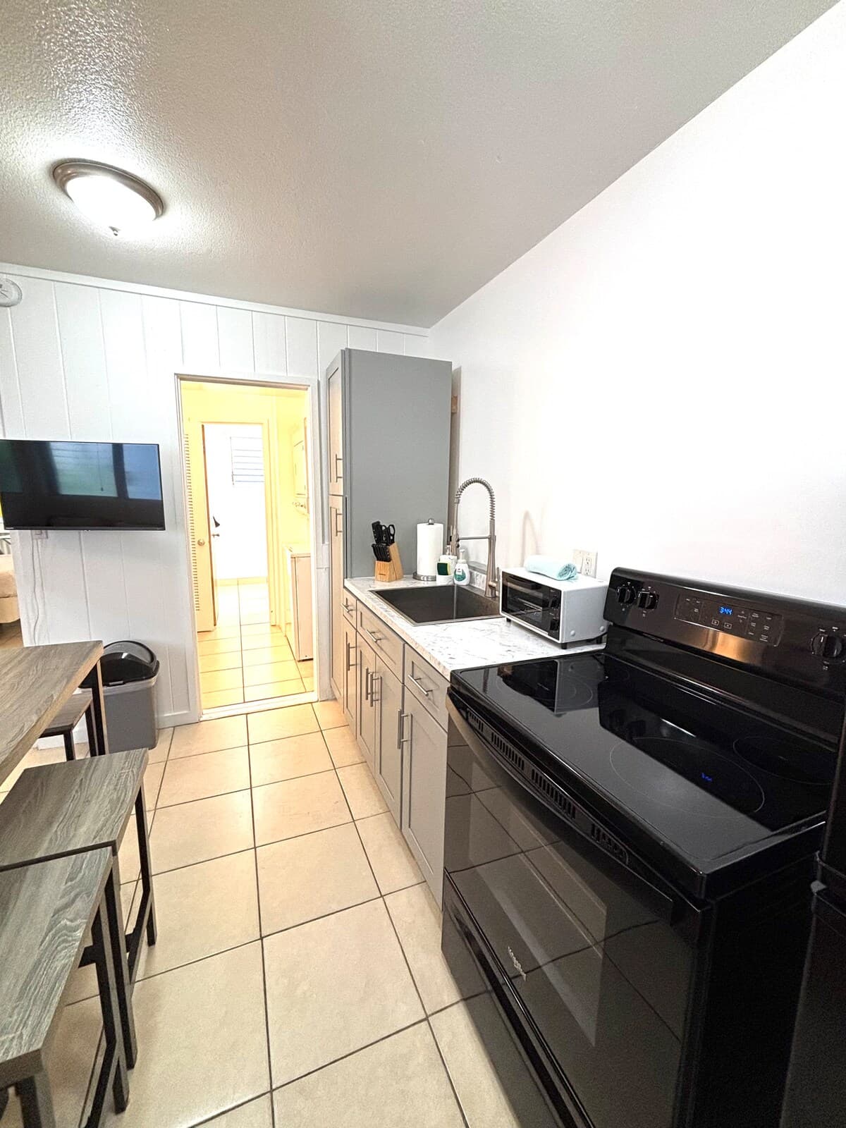 1-bedroom Center of Waikiki Kitchen WiFi Beach - Photo 1