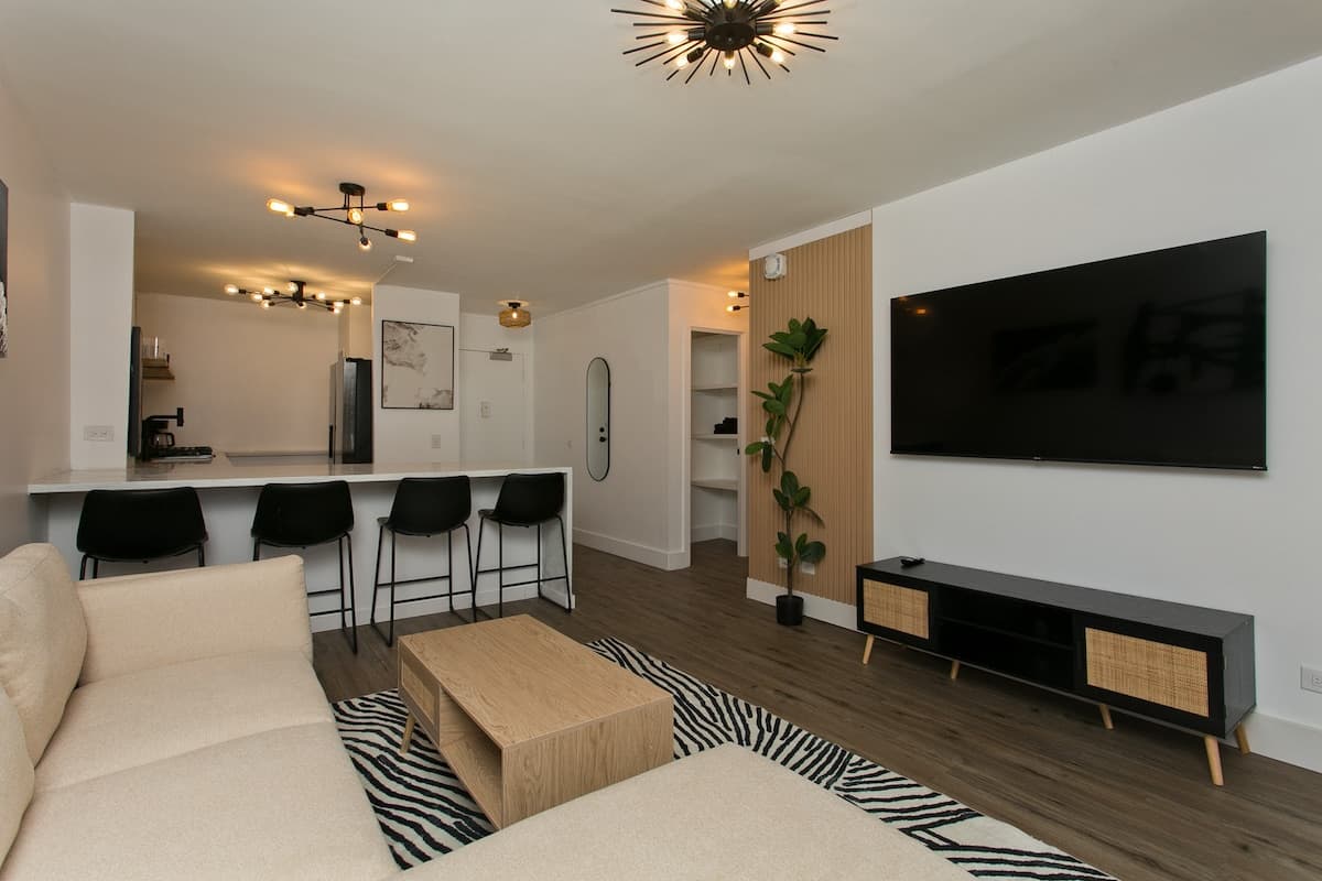 Luxury Lush 3 Bed 2 Bath, Ocean View, With Parking - Photo 3