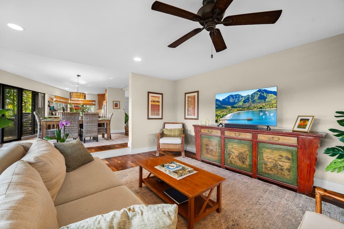 5* Reviews! Spacious Tropical Retreat + Pool + AC - Photo 3