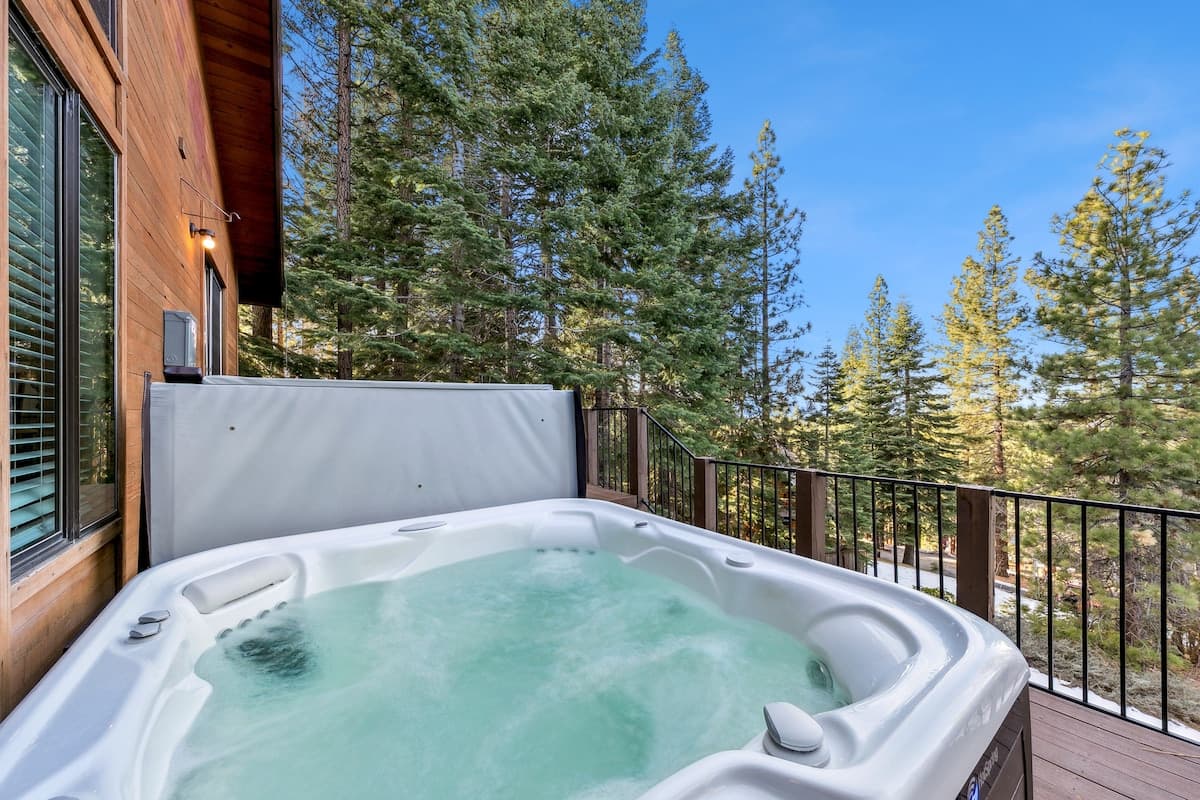 Hunting Lodge with Hot Tub, Sauna & Trail Access - Photo 2
