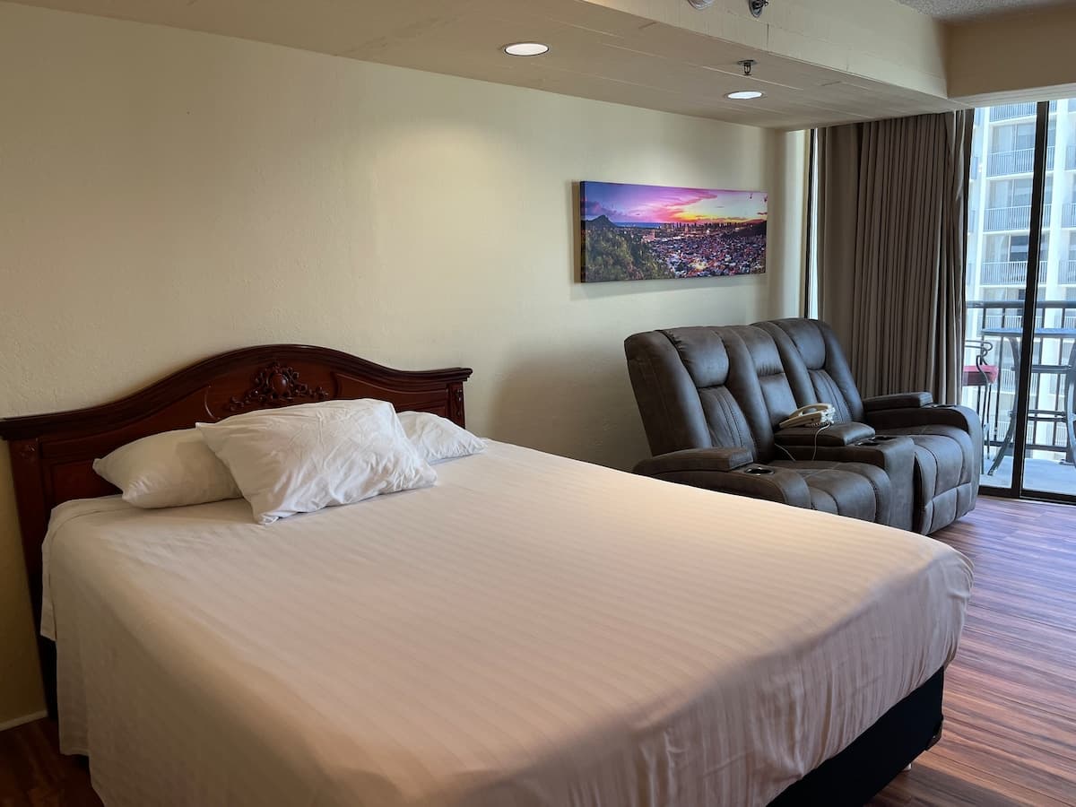 Cozy Studio at Imperial Waikiki – 1 Block to Beach - Photo 2
