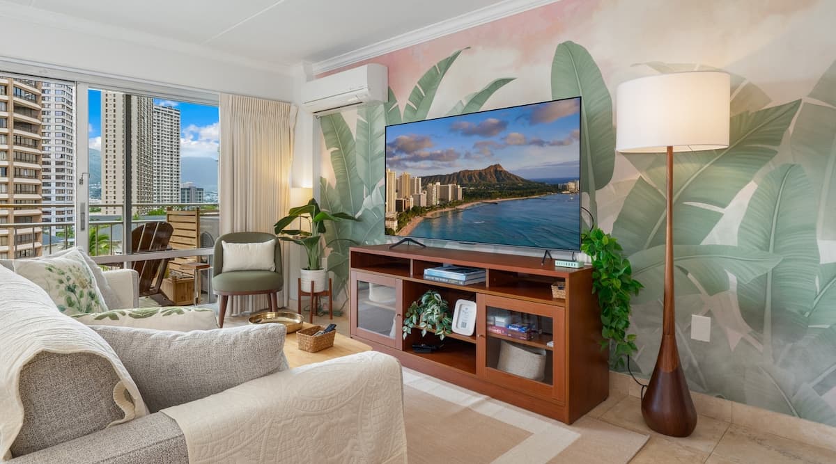 Condo in Honolulu · ★5.0 · 1 bedroom · 2 beds · 1 private bath - Photo 3