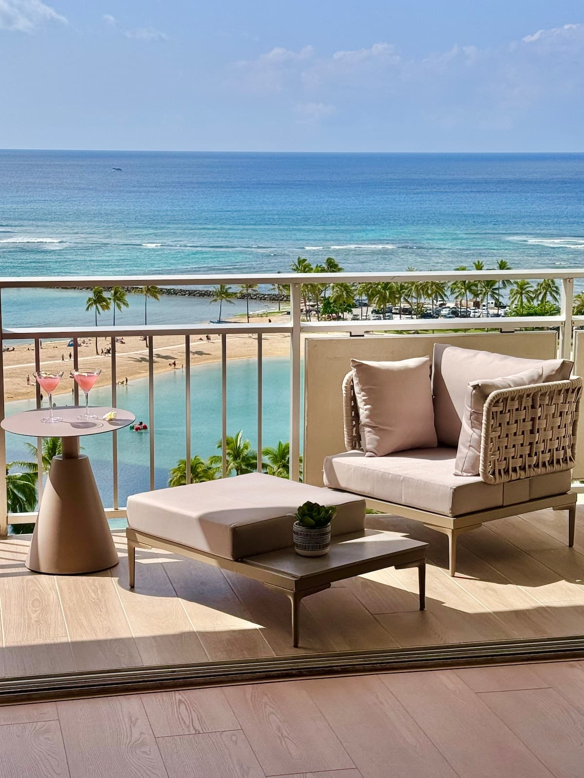 Condo in Honolulu · ★4.86 · 1 bedroom · 2 beds · 1 private bath - Photo 3