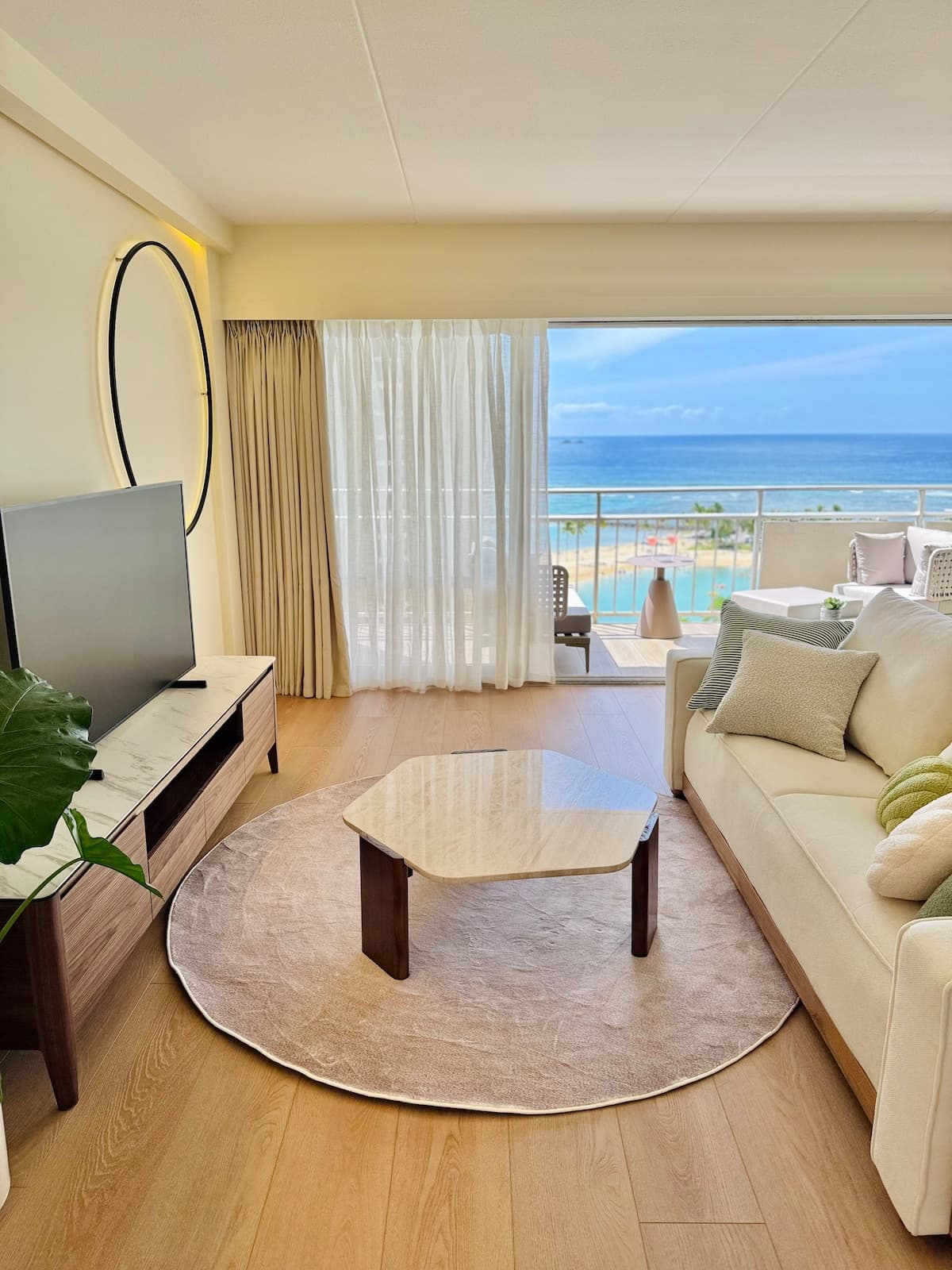 Condo in Honolulu · ★4.86 · 1 bedroom · 2 beds · 1 private bath - Photo 2