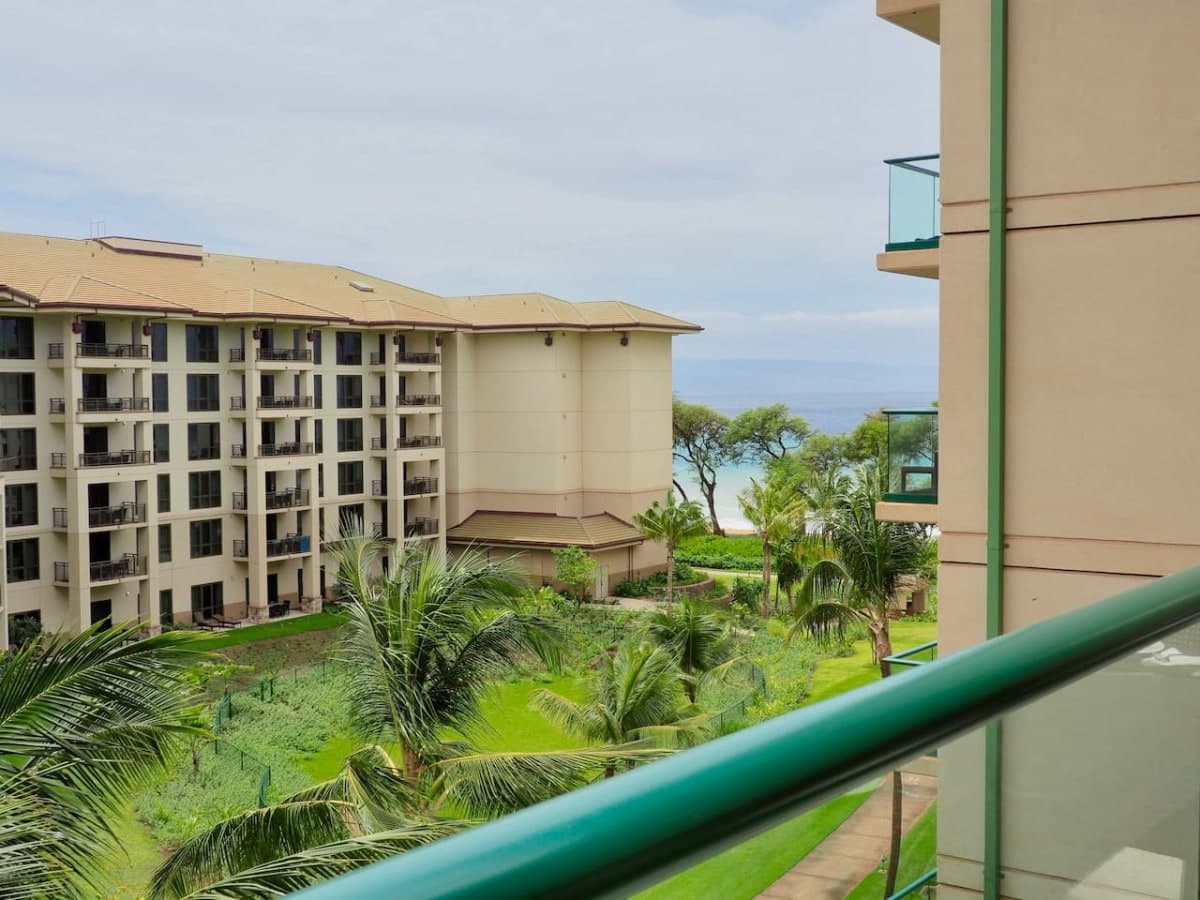 Condo in Lahaina · ★4.99 · 1 bedroom · 2 beds · 1 bath - Photo 4