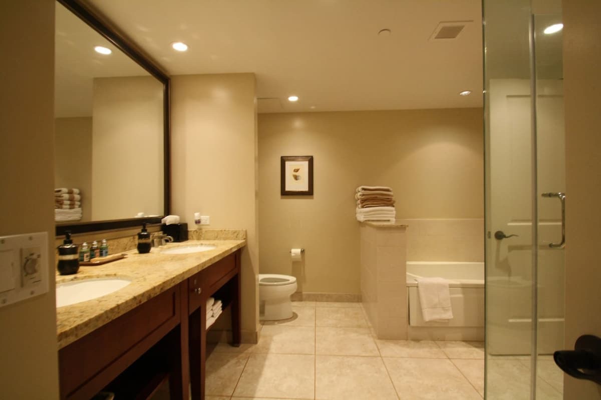 Condo in Lahaina · ★4.99 · 1 bedroom · 2 beds · 1 bath - Photo 2