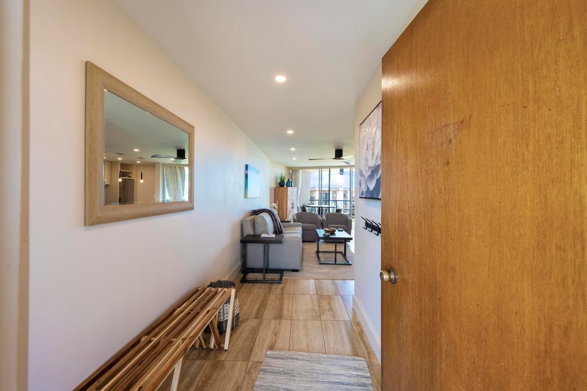 Condo in Lahaina · ★4.94 · 1 bedroom · 2 beds · 1 private bath - Photo 3
