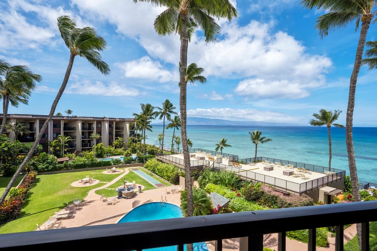 Condo in Lahaina · ★4.94 · 1 bedroom · 2 beds · 1 private bath - Photo 1
