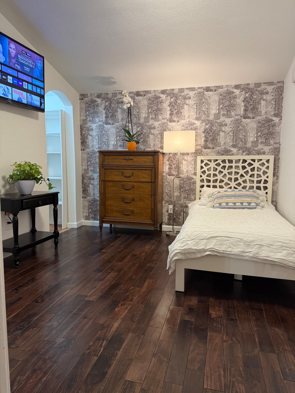 Cozy Renovated Casita with Private Bath - Photo 1