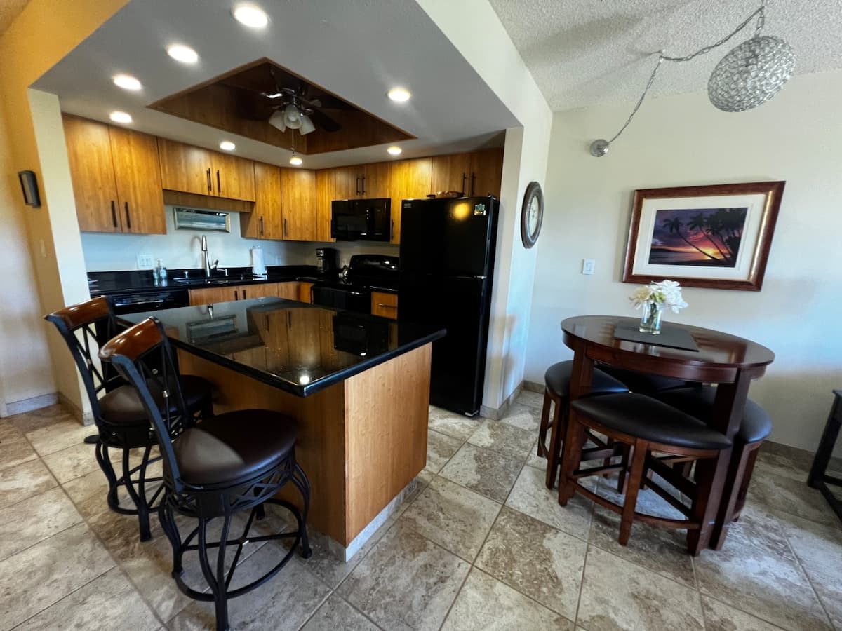 Condo in Kihei · ★4.94 · 1 bedroom · 1 bed · 2 baths - Photo 5