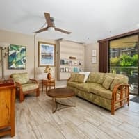 Condo in Kailua-Kona · ★4.5 · 1 bedroom · 2 beds · 1 shared bath - Photo 4