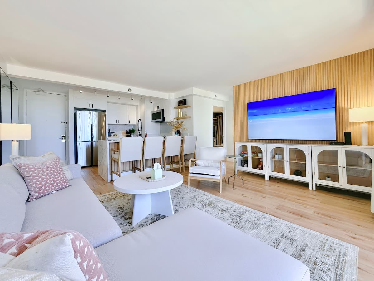 22FL-Upscale Fully Renovated-1BR-Waikiki! - Photo 3