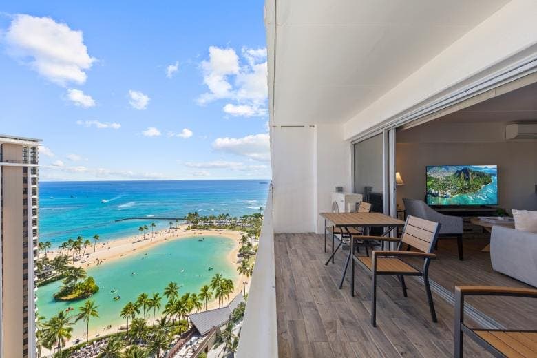 Condo in Honolulu · ★4.81 · 1 bedroom · 3 beds · 1 private bath - Photo 1