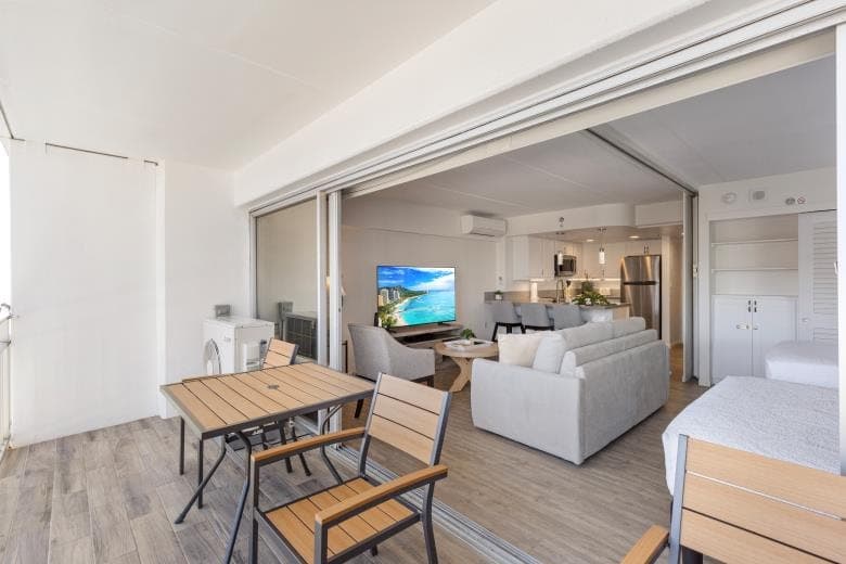 Condo in Honolulu · ★4.81 · 1 bedroom · 3 beds · 1 private bath - Photo 5