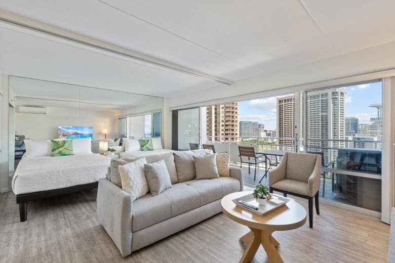 Condo in Honolulu · ★4.81 · 1 bedroom · 3 beds · 1 private bath - Photo 2