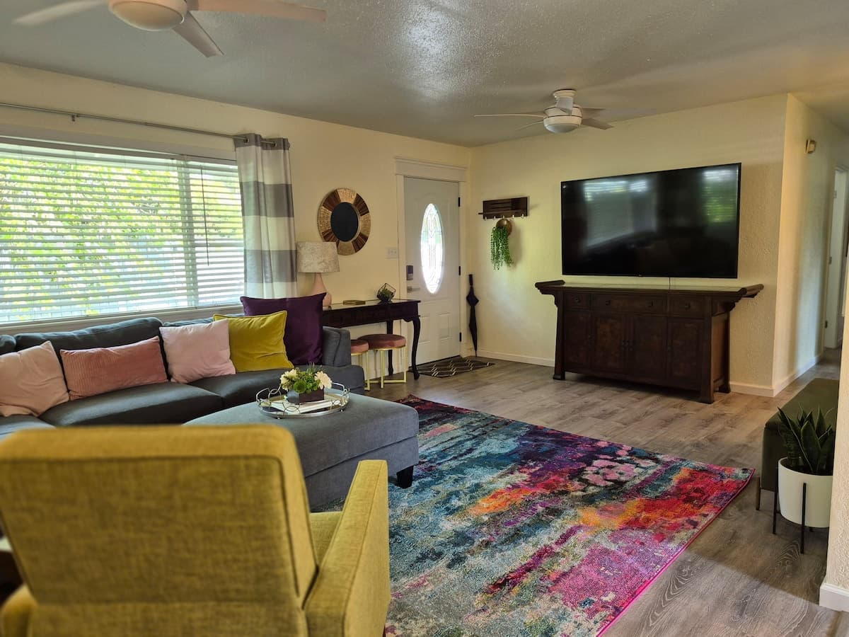 Home in Volcano · ★4.87 · 2 bedrooms · 3 beds · 1 bath - Photo 2