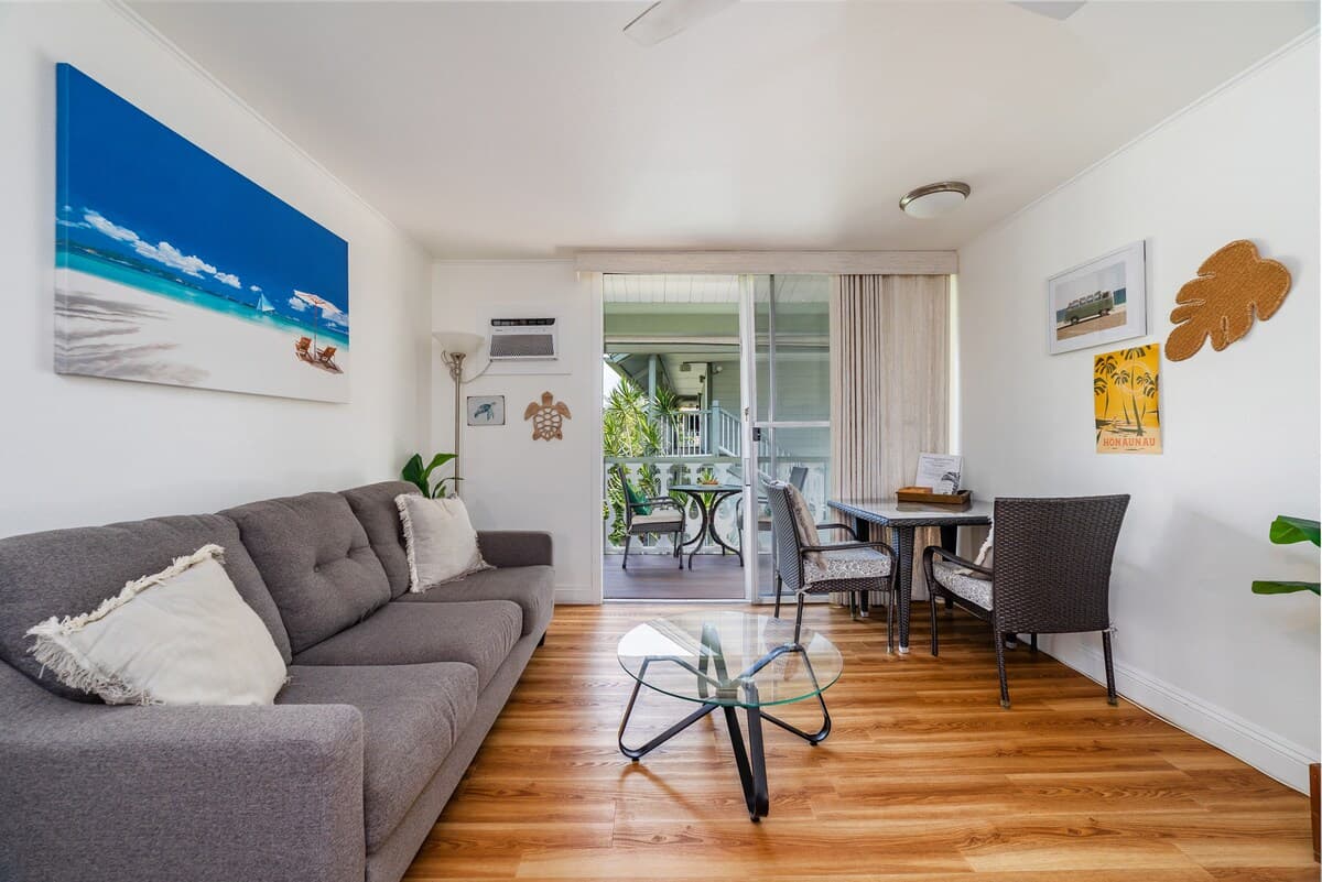 Condo in Kailua-Kona · ★4.8 · Studio · 3 beds · 1 bath - Photo 2