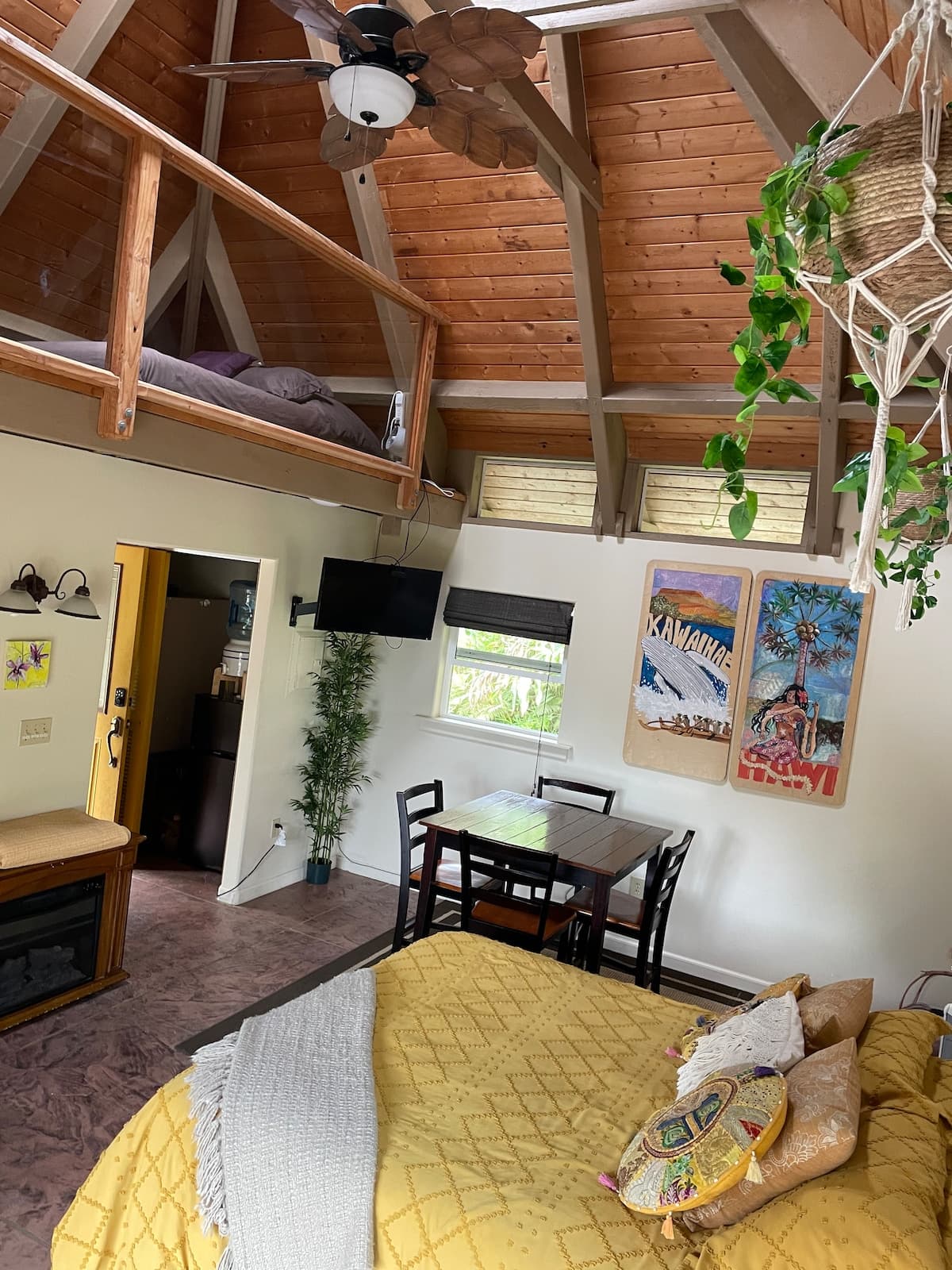 Artist’s Yellow Hut TA0387499520-01 - Photo 2