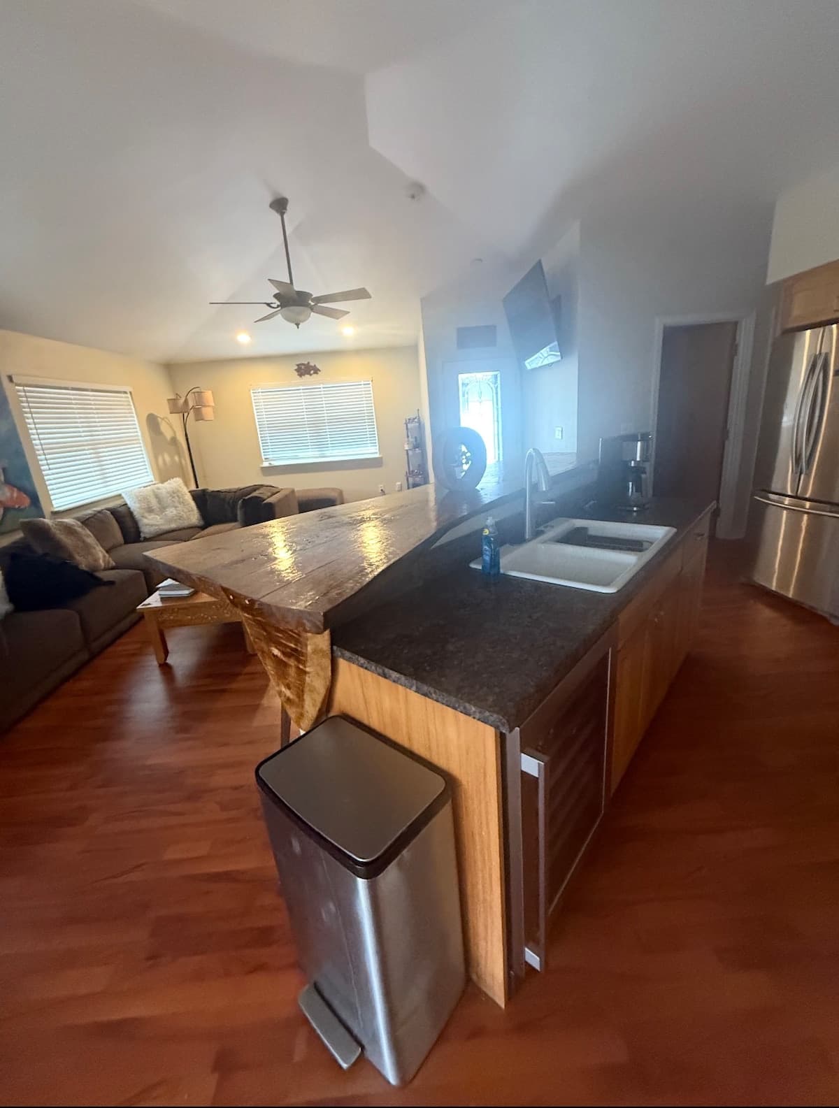 Home in Ocean View · ★4.33 · 3 bedrooms · 4 beds · 2 private baths - Photo 4