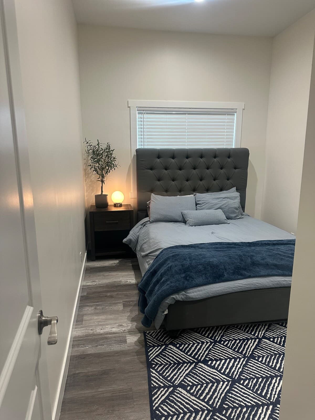 “Cozy 2BR/1BA Retreat - Photo 3