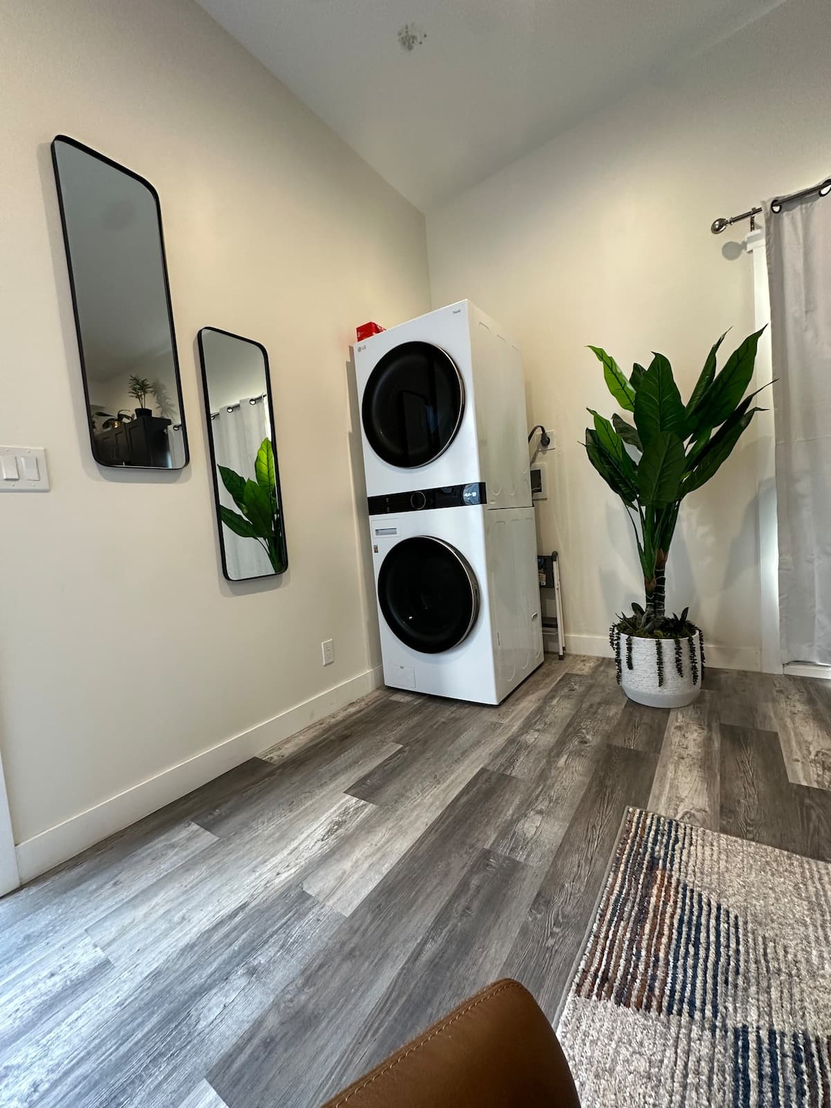 “Cozy 2BR/1BA Retreat - Photo 1
