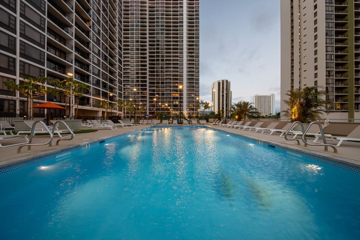 Panoramic Ocean & Diamond Head View l Free Parking - Photo 3