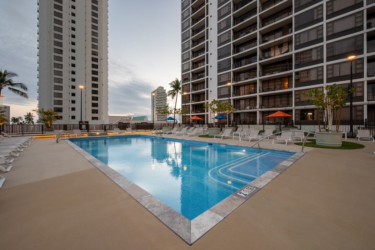 Panoramic Ocean & Diamond Head View l Free Parking - Photo 1