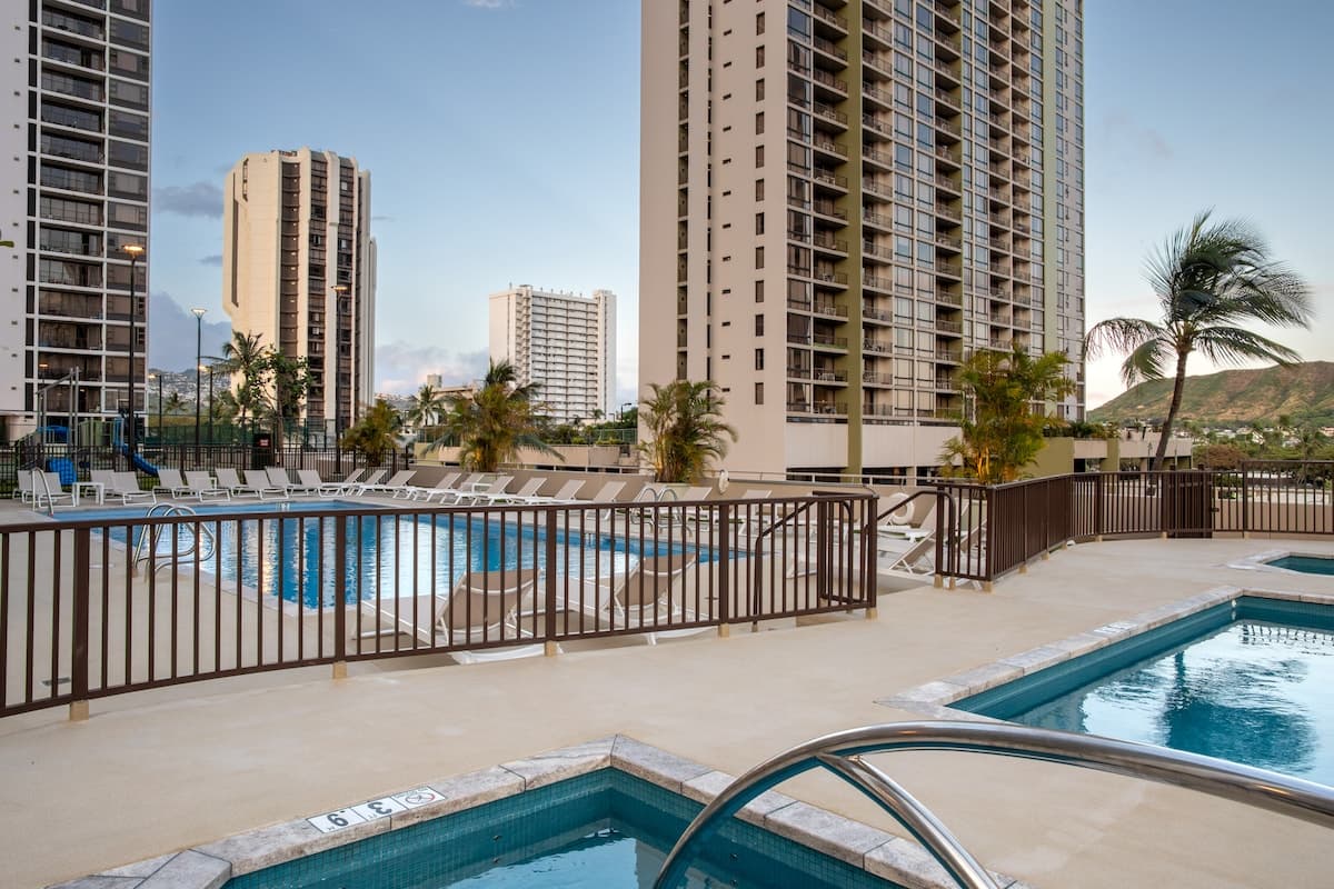 Panoramic Ocean & Diamond Head View l Free Parking - Photo 4
