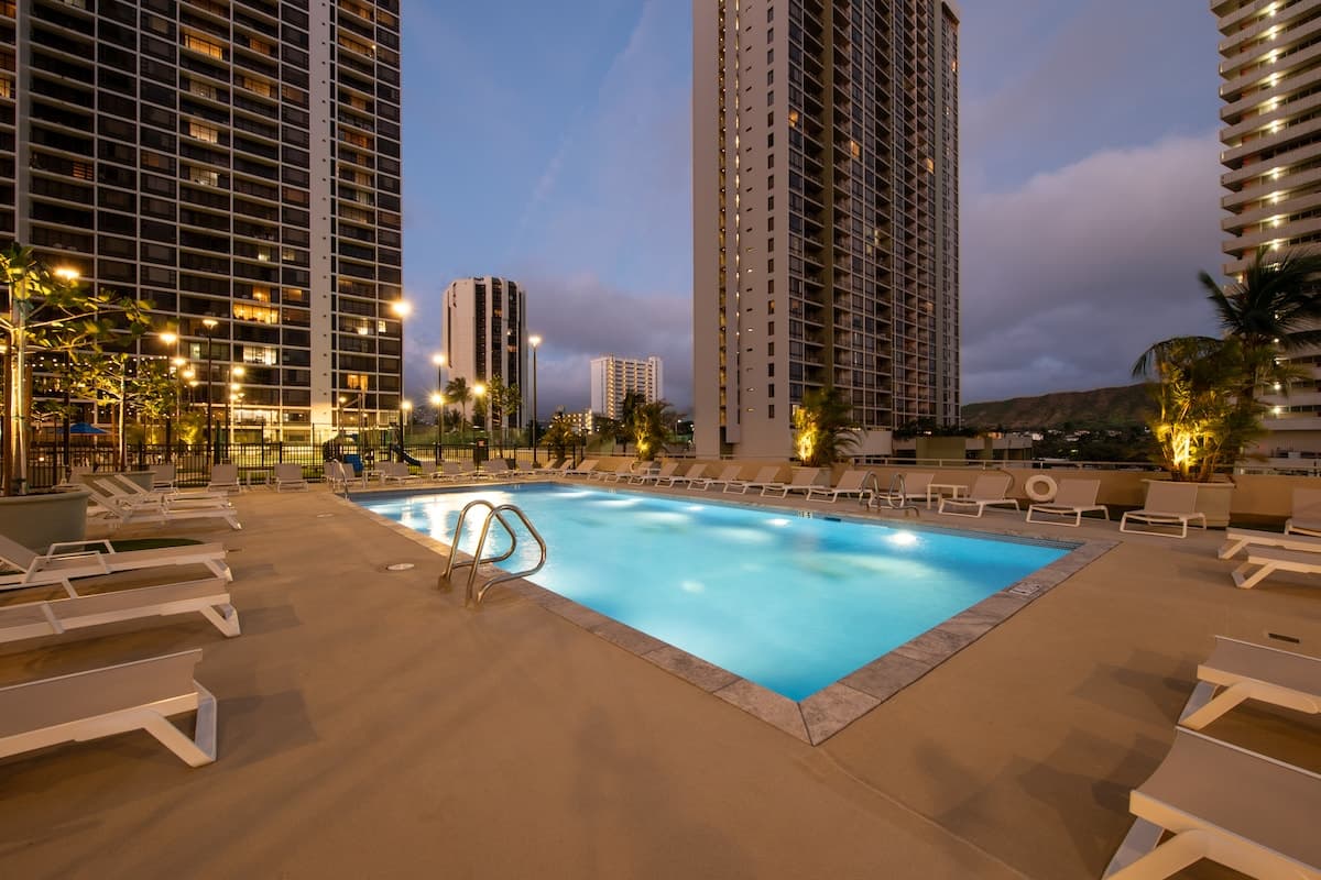 Panoramic Ocean & Diamond Head View l Free Parking - Photo 2