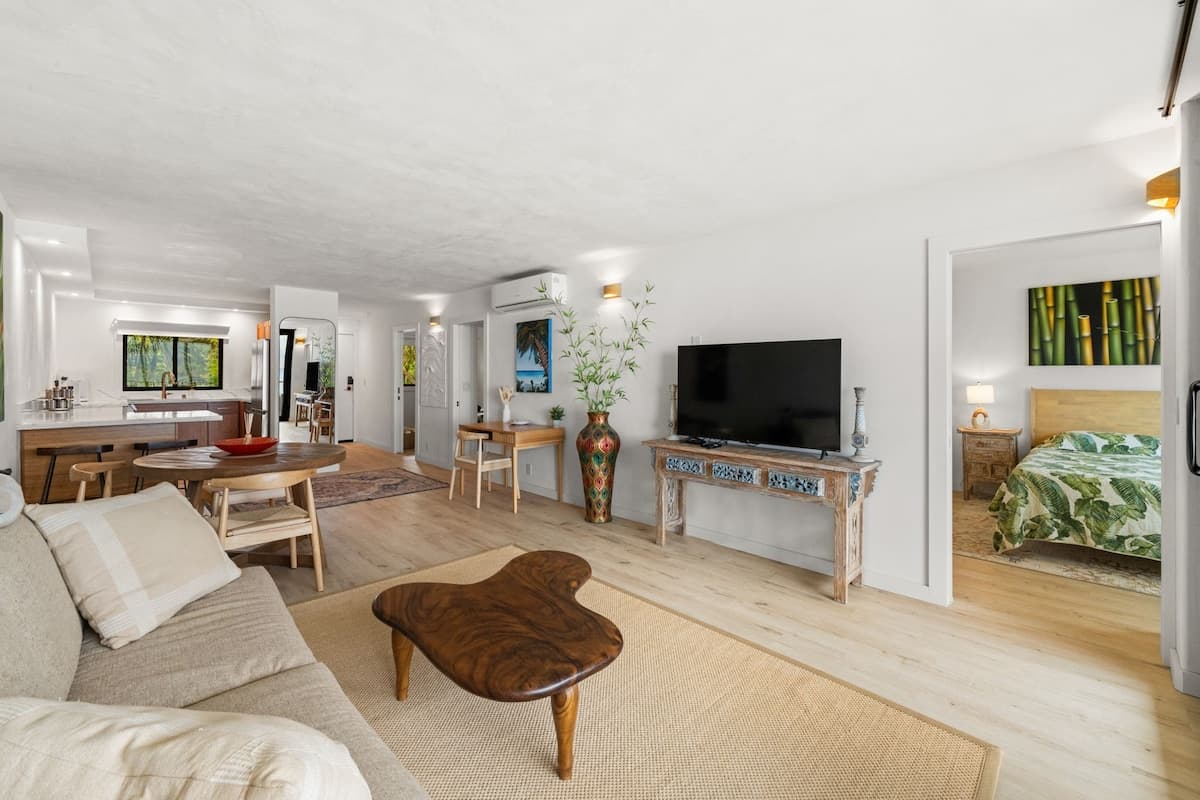 Condo in Wailuku · ★5.0 · 2 bedrooms · 3 beds · 2 private baths - Photo 2