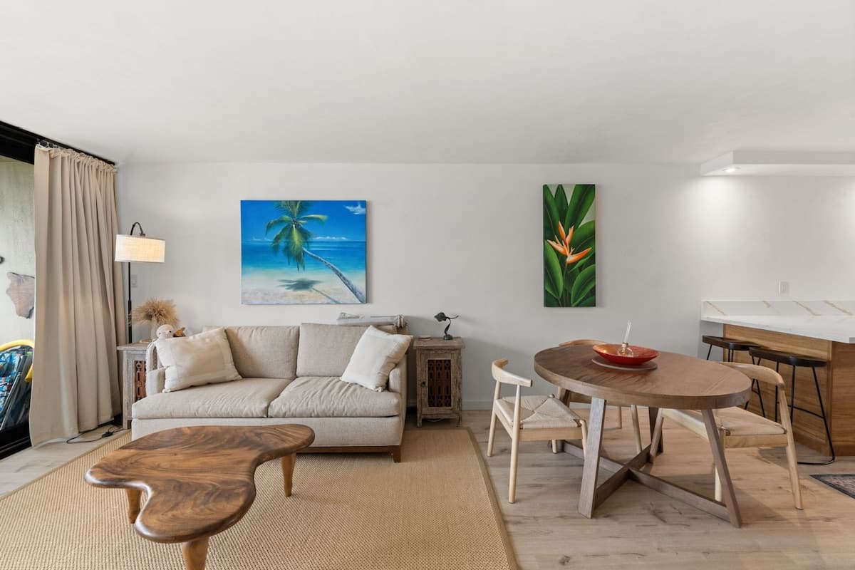 Condo in Wailuku · ★5.0 · 2 bedrooms · 3 beds · 2 private baths - Photo 1