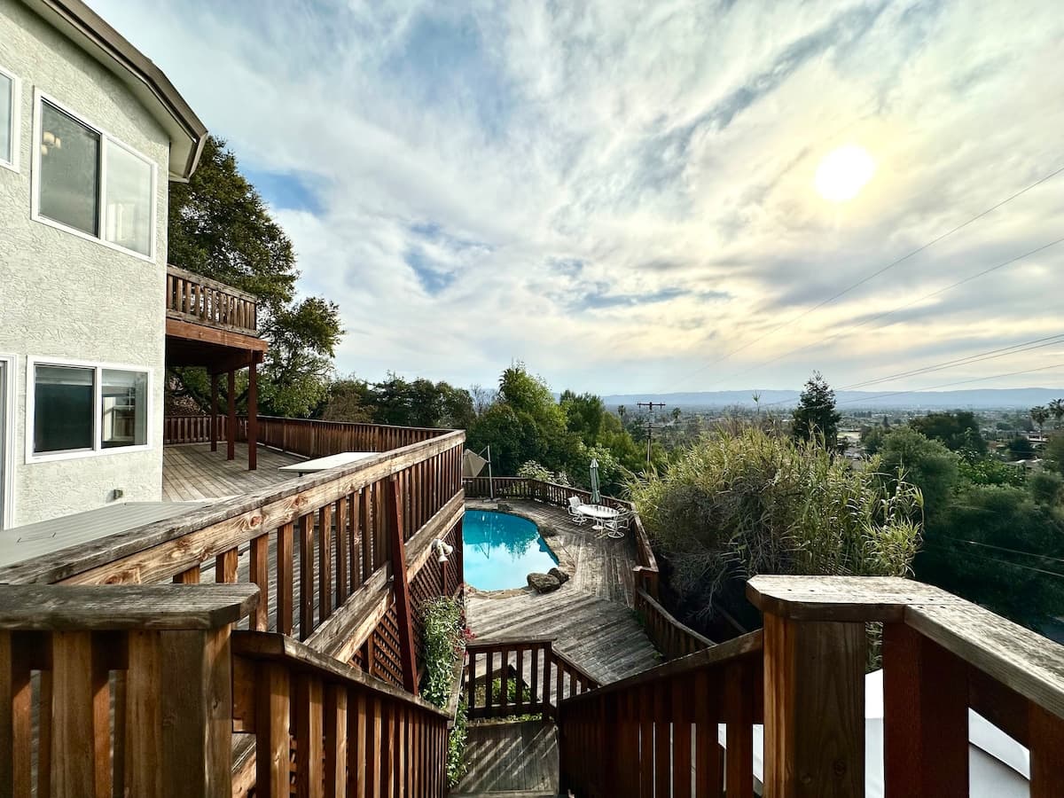 Panoramic City Views, 3 Floors, 2 Kitchens, Pool - Photo 2